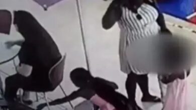 Mom Uses Kids To Steal At Shopping Mall - Video