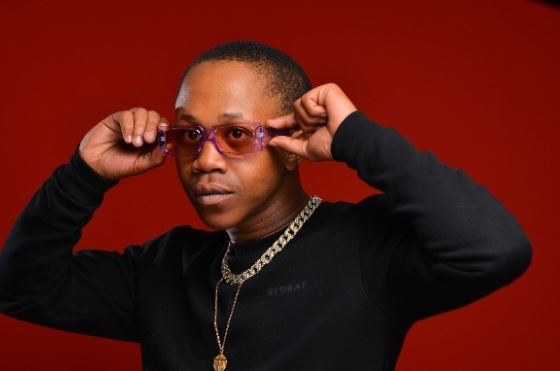 ‘R10 notes’: Young Stunna slammed for giving away money to fans - Video