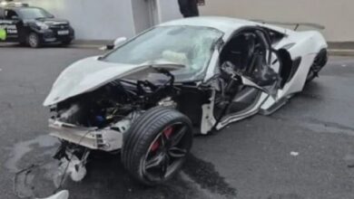 McLaren supercar crashes at high speed in Sea Point – WATCH