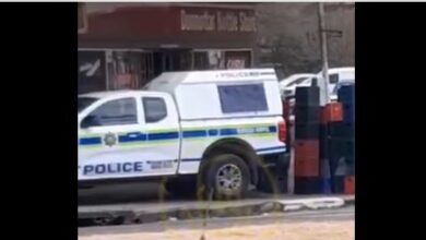 SAPS Van Caught on Camera Allegedly Offloading Alcohol at Pakistani-Owned Bottle Store