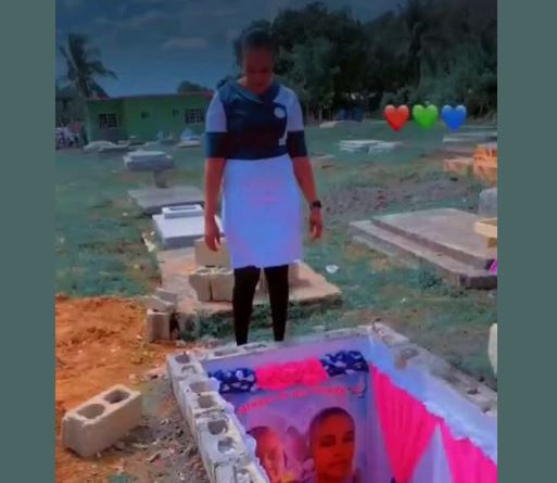 46-Year-Old Cape Town Woman Builds Her Own Grave After Terminal Diagnosis