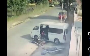 School Transport vehicle lost control and crashed into a house - Video